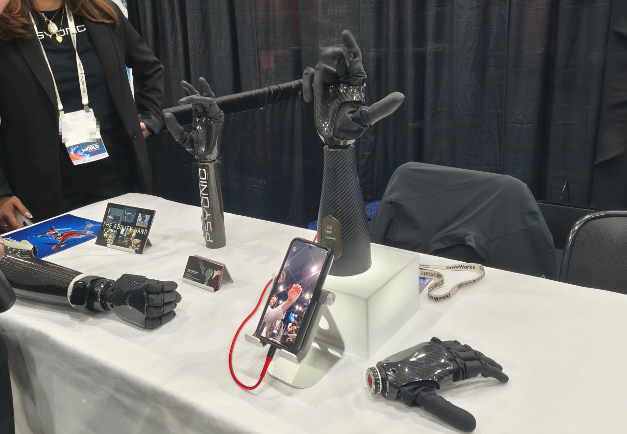 義手とロボットの手を共通化するPSYONICのバイオニックハンド「Ability