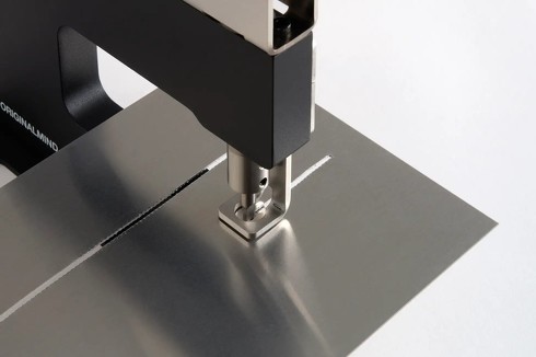 �Ǝ��J������2�i�\���̃p���`�ƃ_�C