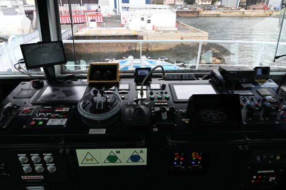 ���ǎ��O�ʂɔz�u�������D�n���@�֊Ď��R���\�[��