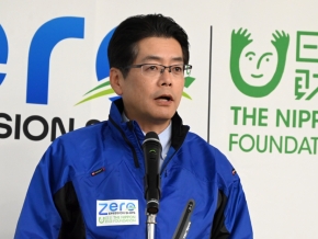 ���{���c�̊C����s��