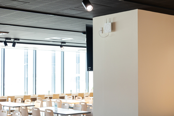 �i�~�b�N�X�̖{�ЁE�H����̃J�t�F�e���A