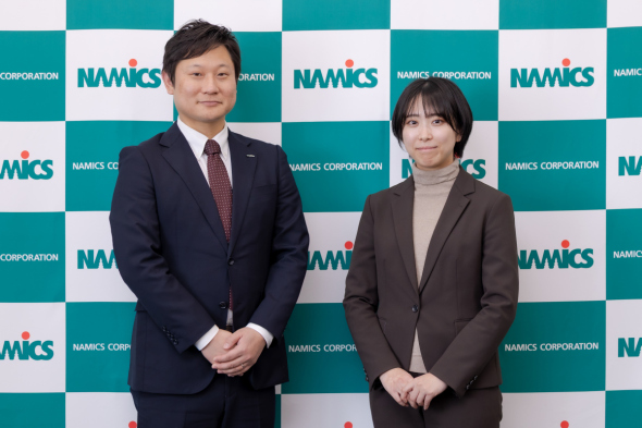 �i�~�b�N�X�̑�q�C��i���j�ƃ\�t�g�o���N�̐��c�D�ގ��i�E�j