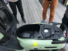 �uFazzio�v�̃V�[�g�����[��