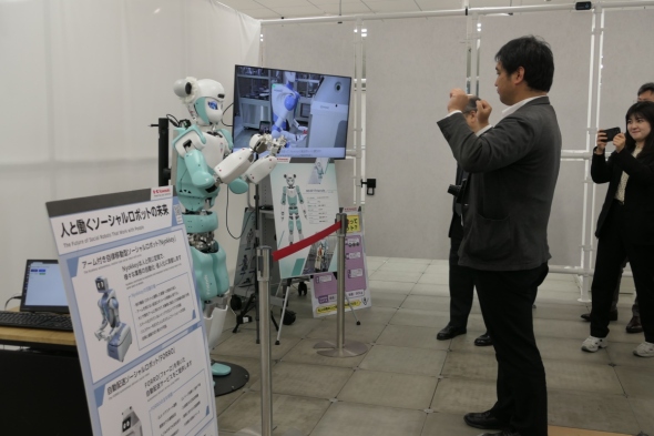 ���d�H�Ƃ̃q���[�}�m�C�h�uRHP Friends�v