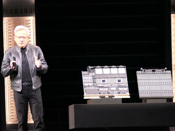 NVIDIA �n�ƎҌ�CEO�̃W�F���X���E�t�A����