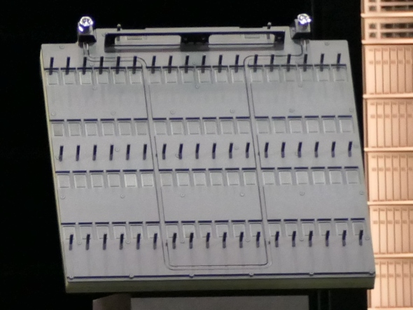 �P�[�u���̖������ւ���~�b�h�v���[��