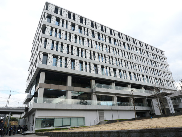 �e�N�m�N���G�[�V�����Z���^�[������H�w�@��w �����q�L�����p�X 2���ق̊O��