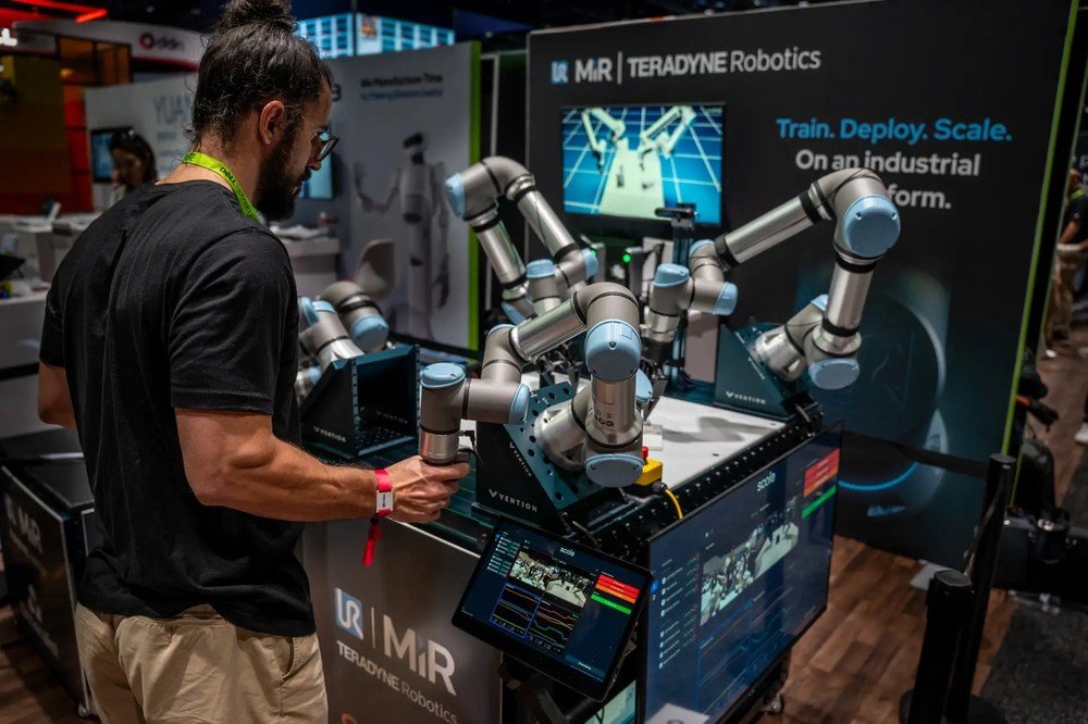 Universal Robots Unveils AI Training System