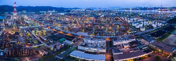 �O�H�P�~�J���̉��R���Ə�