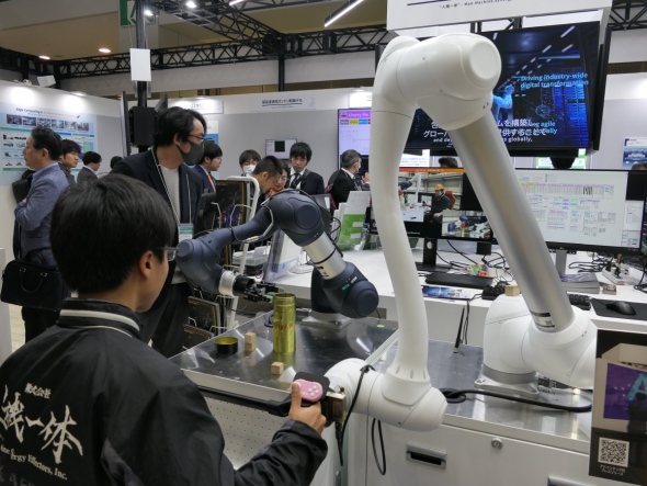 �u�l�@�o�C���e�����A�[���v�̊O��