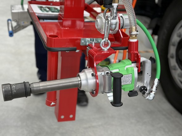 ��8kg�̃g���N�Z�b�^�[�Ȃǂō�Ƃ��s��