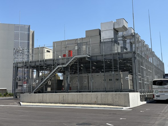 NRT14�f�[�^�Z���^�[�̔��d�@