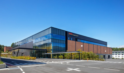 �����e�N�j�J���Z���^�̊O��