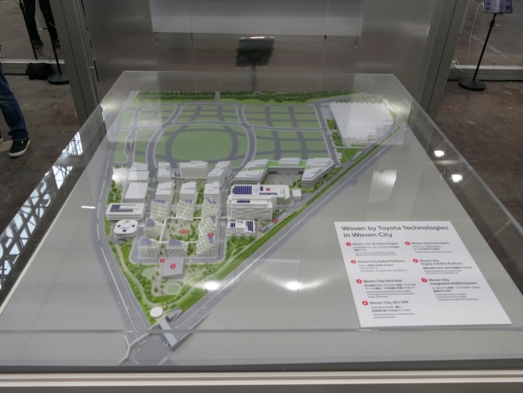 �uWoven City�v�̖͌^