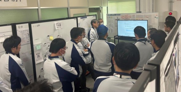 �_�b�V���{�[�h�����L���A�S���œ����������m�F���Ȃ���i�߂��c�̗l�q