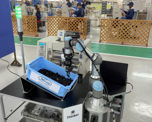 Thinker Model A�ɂ���ăo���ςݕ��i��1���s�b�N�A�b�v���A����̑܂֓�������