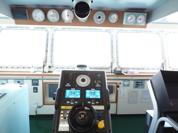 �uPT900�v�̑O���ɂ́A�W���C���R���p�X���s�[�^�[�A���j�ՁA�Ǌp�v�A�D���v�A��@��]�v�A�������͌v�Ȃǁg�̂Ȃ���h�́i�ł��@�I�ɕK�{�ȁj�A�i���O�v�킪����