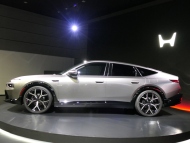 �uHonda Hybrid Sedan Prototype�v�̃T�C�h�r���[