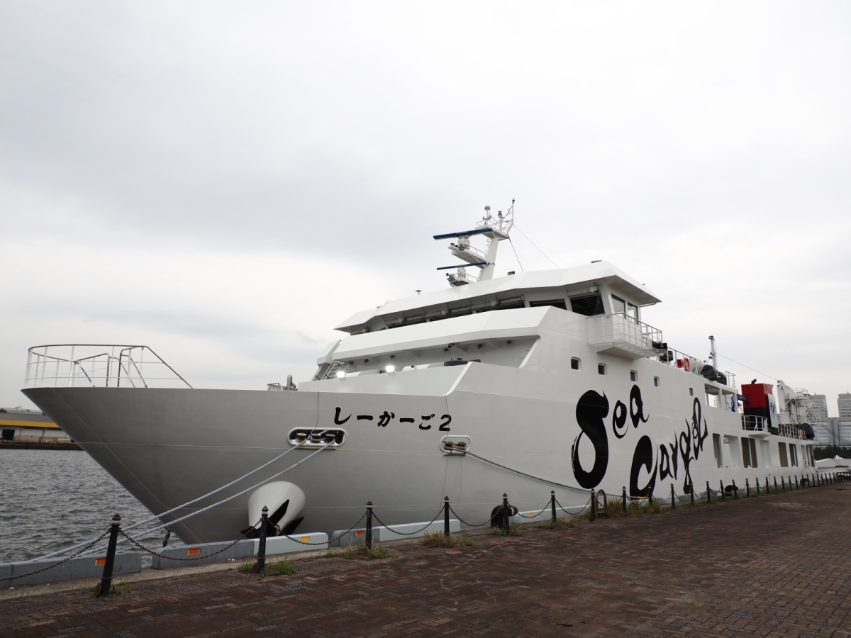 SIM-SHIPのRORO船初号機「しーかーご2」の操舵室が示す航海情報の集約