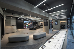�uMAZDA HERITAGE SPACE FUKAGAWA�v�̎{�ݓ��̗l�q