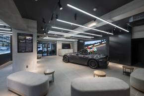�uMAZDA HERITAGE SPACE FUKAGAWA�v�̎{�ݓ��̗l�q