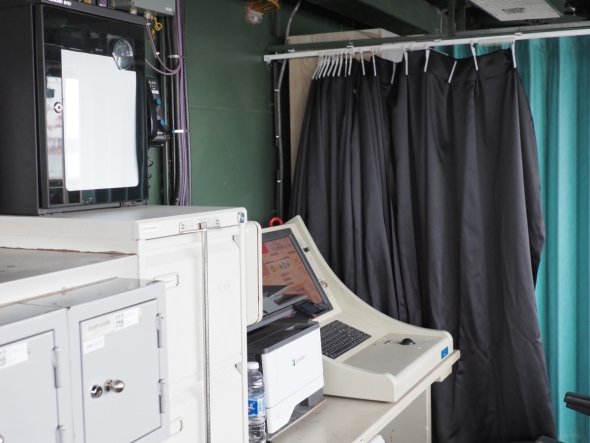 ����������ʂɐݒu����Ă���BEW�iBridge Engineering Workstation�j