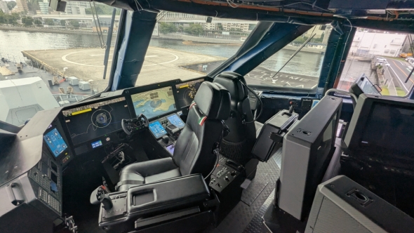 ���ǎ��őO���ɕ���Naval Cockpit