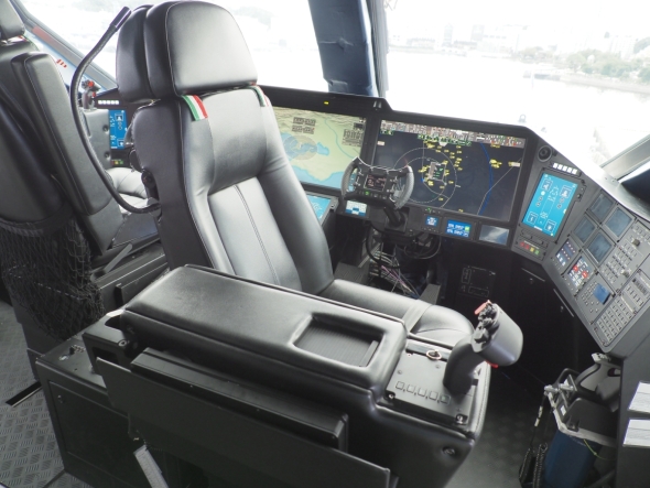 Naval Cockpit�̉E�����ɂ���Copilot��