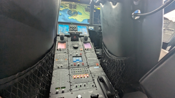 Naval Cockpit�̗��V�[�g�Ԃɐ݂��������R���\�[����