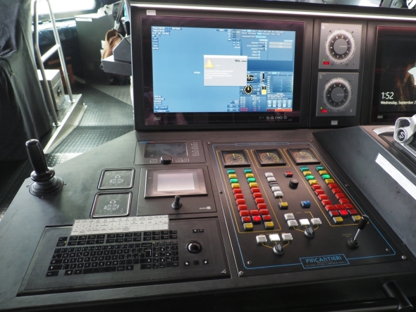 Naval Cockpit����ɂ����^���ǃR���\�[���̍�����