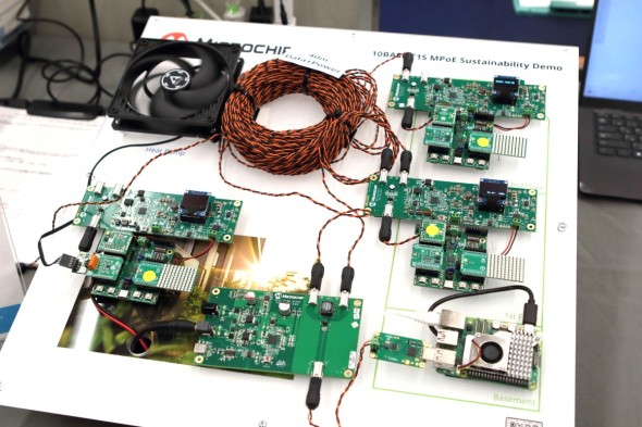 �}�C�N���`�b�v��10BASE-T1S MPoE�̃f���V�X�e��