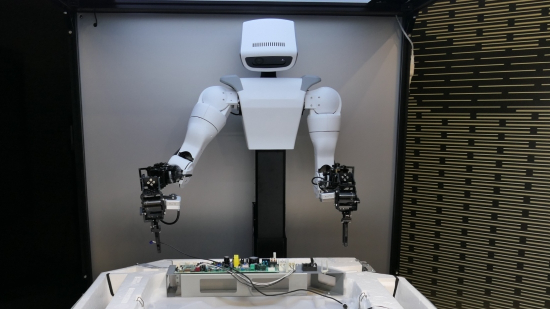 �����̃t�B�W�J��AI�������f���uIWIM�v�̎��͂́H�@���샍�{�b�g2������J