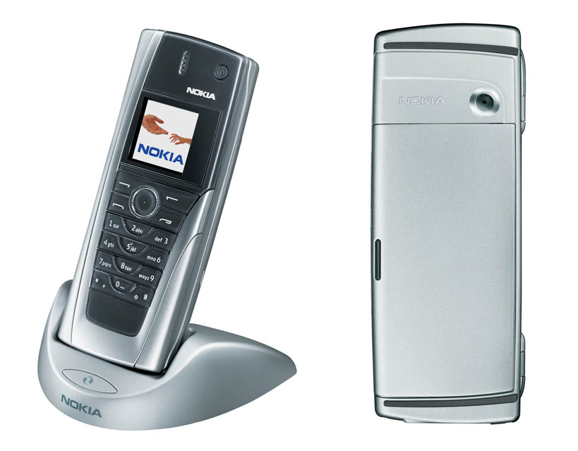 Nokia、無線LAN内蔵のPDA型端末「Nokia 9500」 - ITmedia Mobile