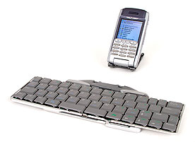 携帯電話でも使える 折りたたみキーボードのbluetooth版 Itmedia Mobile