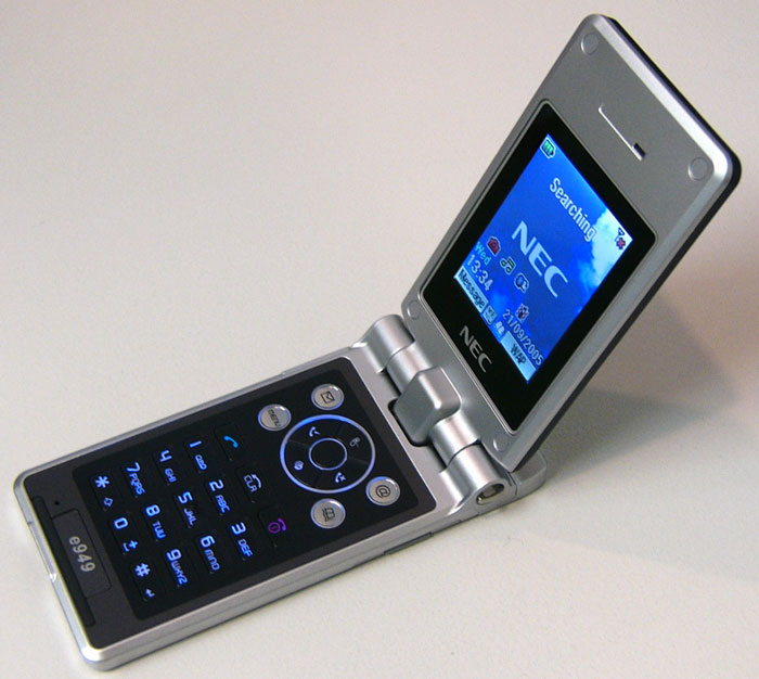 NEC、世界最薄11.9ミリの折りたたみ携帯 - ITmedia Mobile