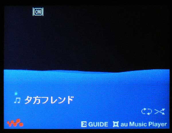 魅力も多いが中途半端さも目立つ――ウォークマンケータイ：「W42S」の