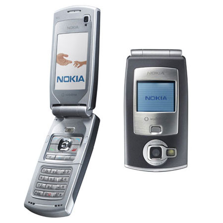 ボーダフォンのノキア製折りたたみ端末「804NK」、8月12日から全国で