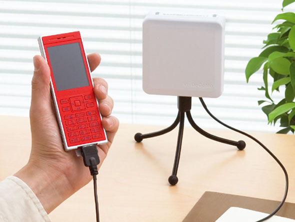 ドコモ、FOMA端末に接続するコンパクトな室内用補助アンテナを発売