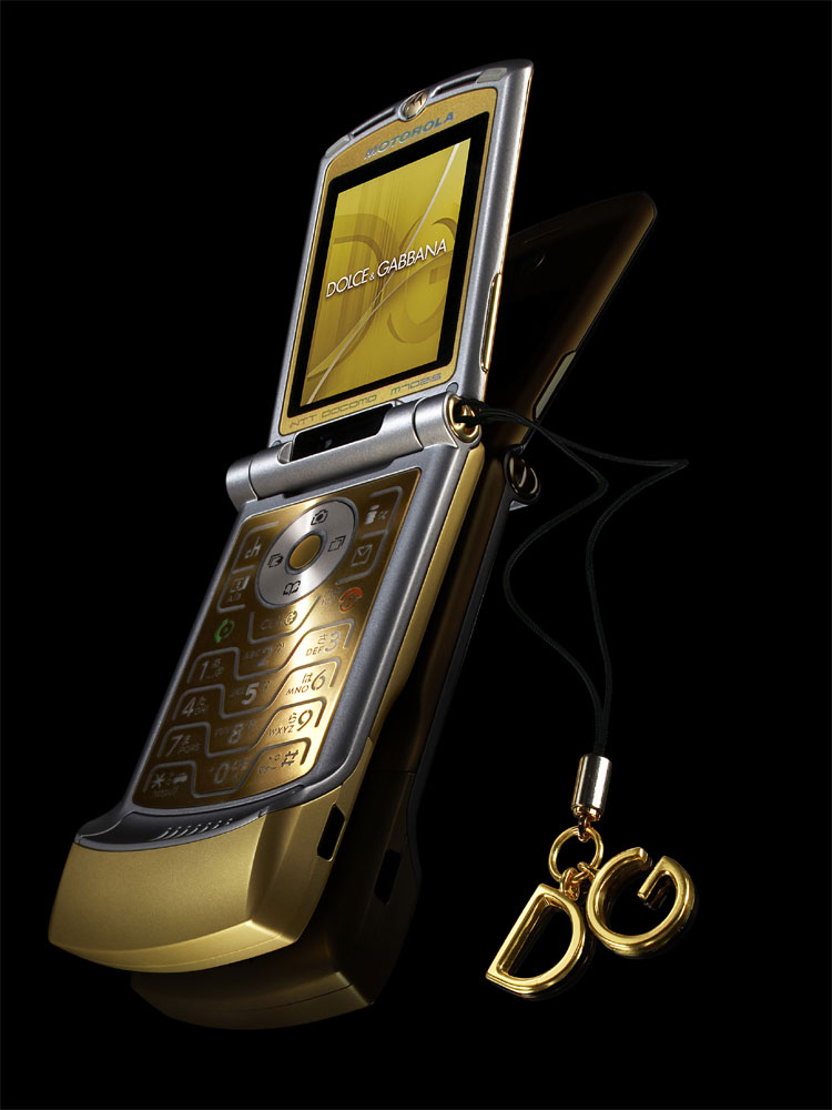 最終値下げ　M702iS DOLCE&GABBANA 新品 金色のRAZR「M702iS DOLCE＆GABBANA」を限定発売──ドコモオンライン