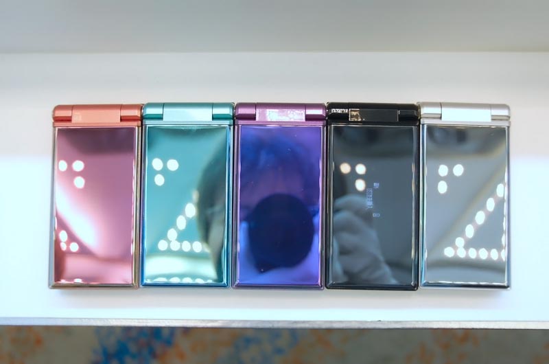 写真で解説する「MIRROR 821P」「820P」（1/2 ページ） - ITmedia Mobile