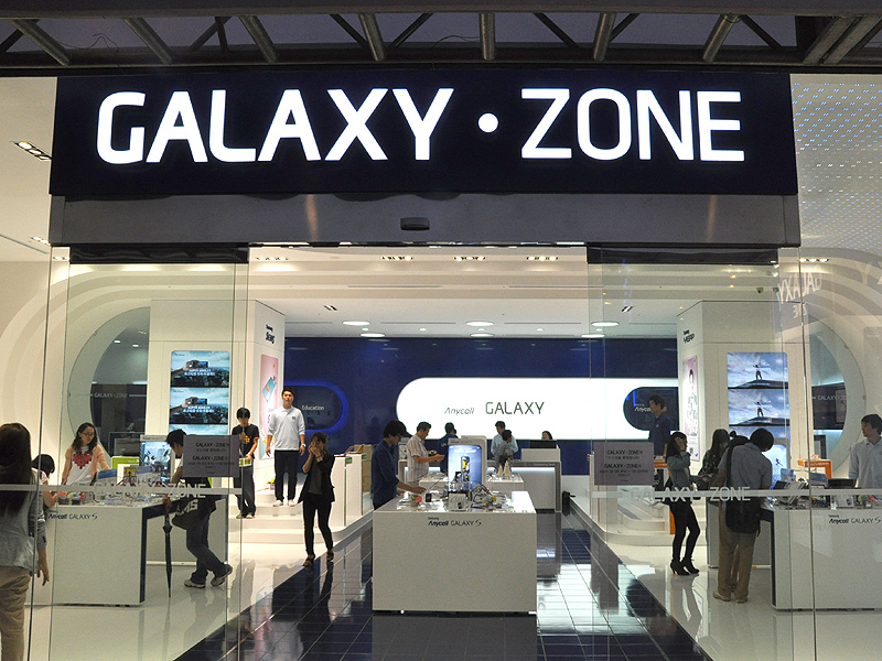 GALAXYの専用ショールーム「GALAXY ZONE」がソウルにオープン：ピンク