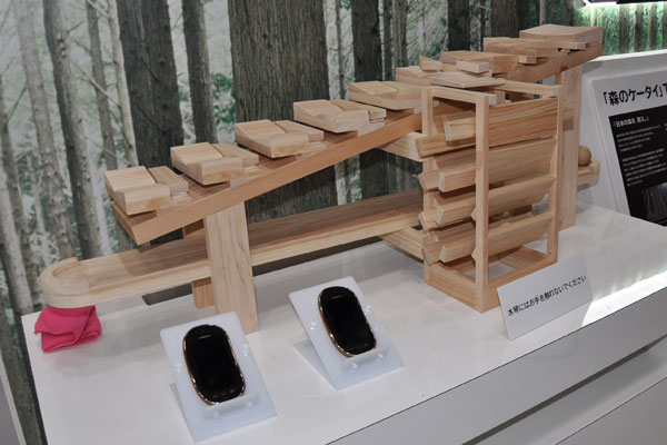 TOUCHWOOD」のCMで使われた“森の木琴”を生音で体感：ワイヤレス