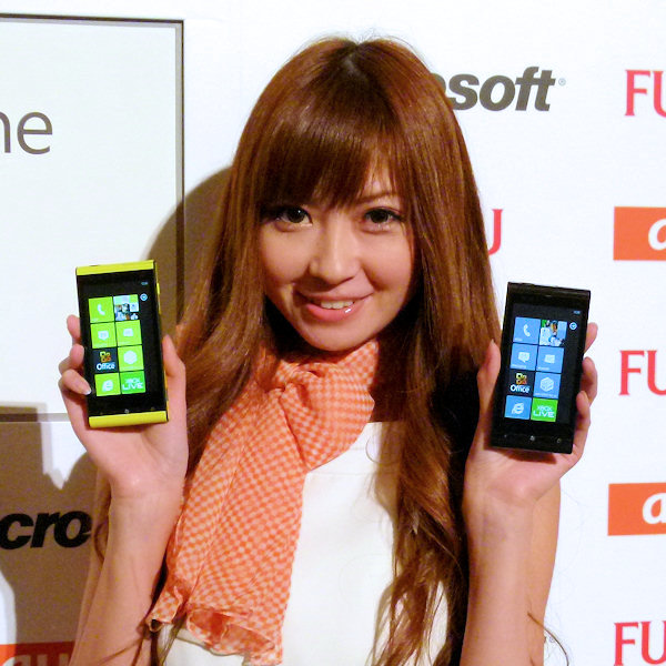 写真で解説する「Windows Phone IS12T」（外観編） - ITmedia Mobile