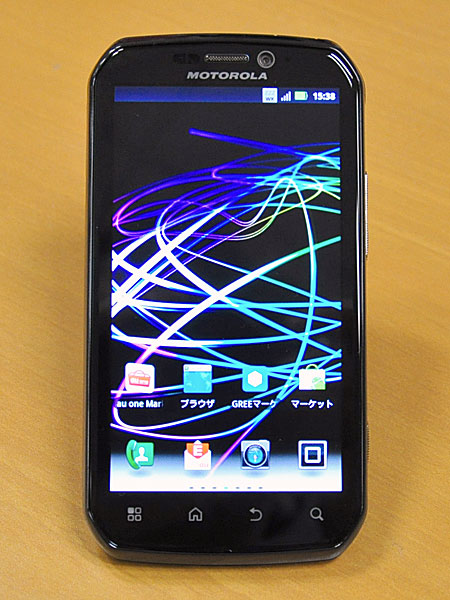 第1回 サイズやデザインはどんな感じ Motorola Photon Isw11m Motorola Photon Isw11m の ここ が知りたい Itmedia Mobile