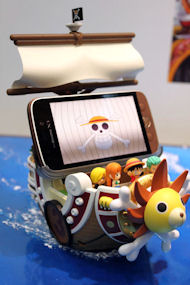ドコモ 5万台限定の N 02e One Piece を12月21日に発売 サウザンドサニー号で充電 Itmedia Mobile