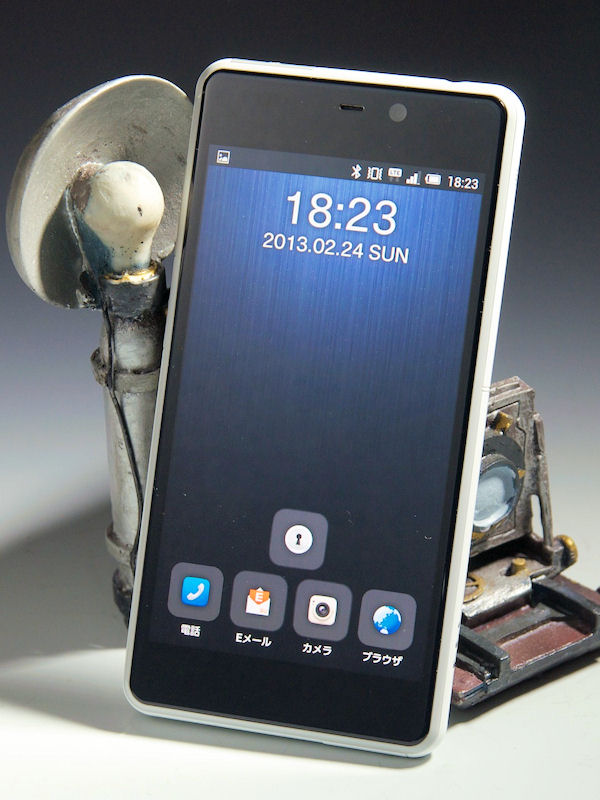 800万画素でも十分――サクサク撮れて楽しい「INFOBAR A02」の