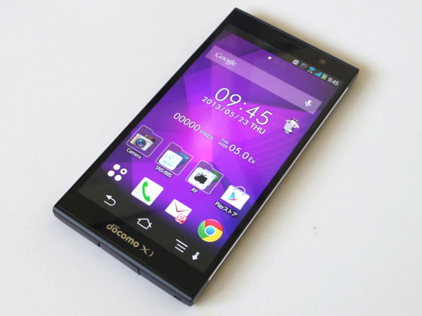 大画面が目を引く本体をじっくりチェック！：「ARROWS NX F-06E」に