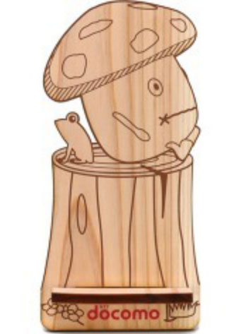 ドコモ、南三陸町産の間伐材を使った「ドコモダケスマートフォン