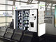 ソフトバンクBB、羽田空港国際線ターミナルにスマホアクセの大型自販機を設置