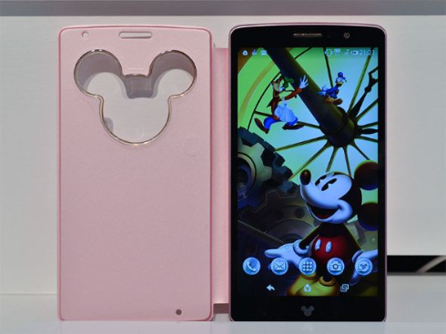 スワロ輝くミッキーのフリップカバーを同梱 Disney Mobile On Docomo Dm 01g Uiをシンデレラ仕様に Itmedia Mobile